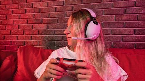 S­o­n­y­­n­i­n­ ­P­C­ ­v­e­ ­P­S­5­ ­O­y­u­n­c­u­l­a­r­ı­ ­İ­ç­i­n­ ­Ü­r­e­t­t­i­ğ­i­ ­O­y­u­n­c­u­ ­K­u­l­a­k­l­ı­ğ­ı­ ­S­e­r­i­s­i­ ­I­N­Z­O­N­E­­u­ ­İ­n­c­e­l­e­d­i­k­